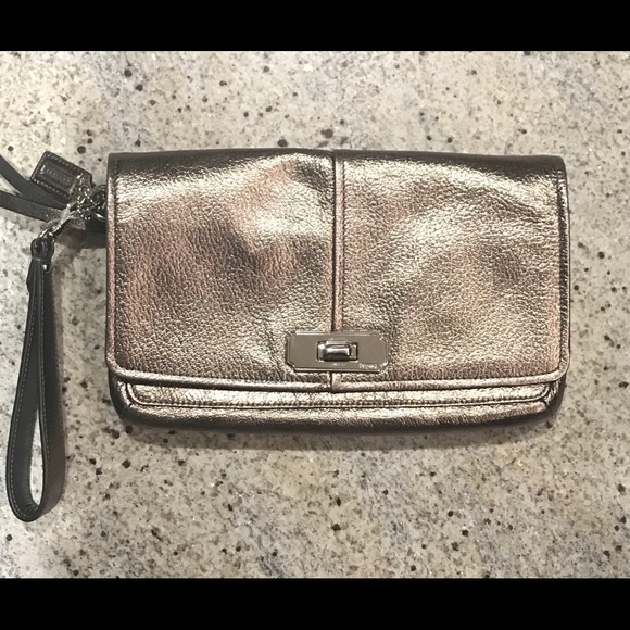 Coach Chelsea Metallic Leather Clutch/wristlet - Picture 3 of 5